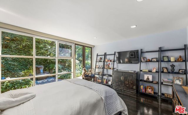 2530 Hutton Drive, Beverly Hills, CA 90210