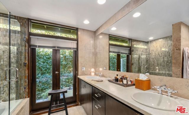 2530 Hutton Drive, Beverly Hills, CA 90210