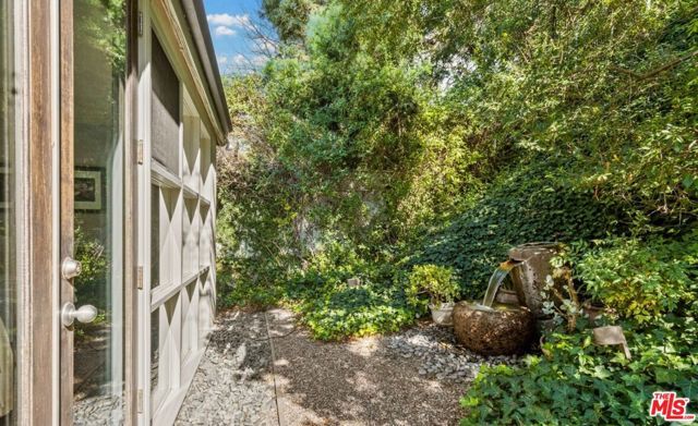 2530 Hutton Drive, Beverly Hills, CA 90210