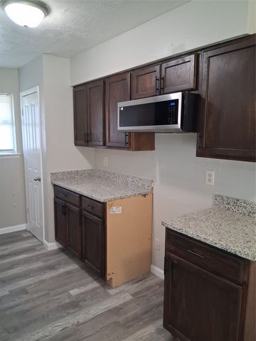 3205 Pacesetter Drive, Dallas, TX 75241