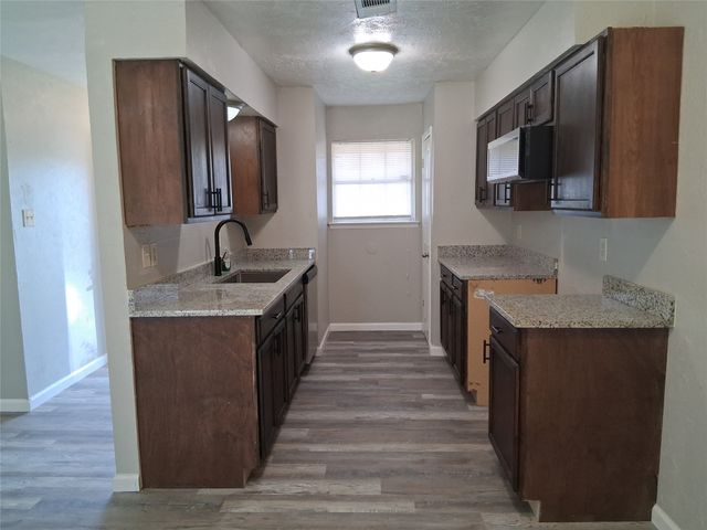 3205 Pacesetter Drive, Dallas, TX 75241