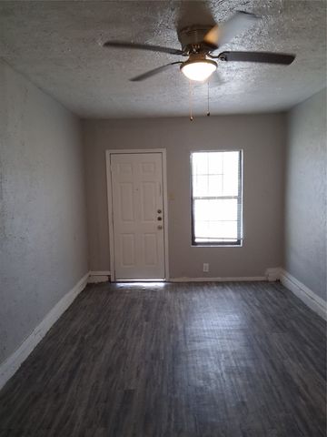 3205 Pacesetter Drive, Dallas, TX 75241