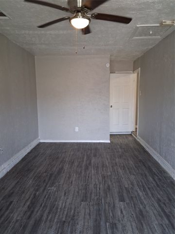 3205 Pacesetter Drive, Dallas, TX 75241