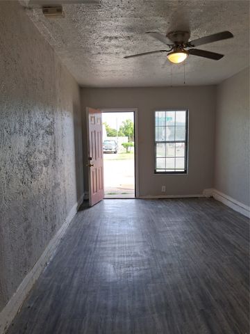 3205 Pacesetter Drive, Dallas, TX 75241