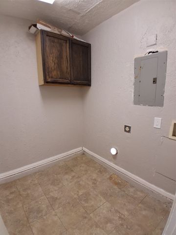 3205 Pacesetter Drive, Dallas, TX 75241