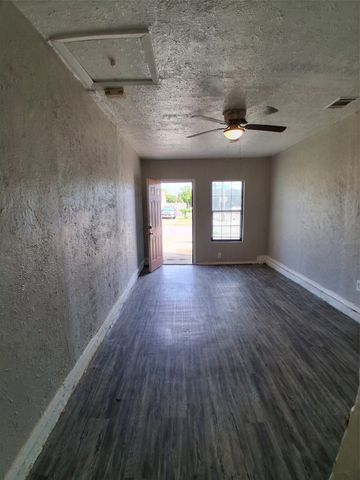 3205 Pacesetter Drive, Dallas, TX 75241