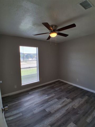 3205 Pacesetter Drive, Dallas, TX 75241