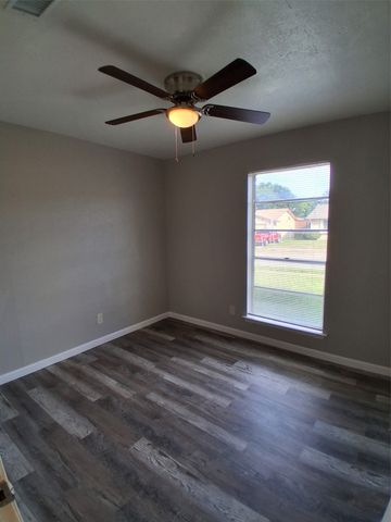 3205 Pacesetter Drive, Dallas, TX 75241