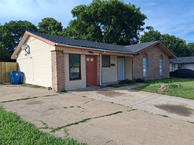 3205 Pacesetter Drive, Dallas, TX 75241