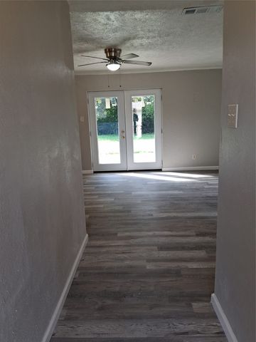 3205 Pacesetter Drive, Dallas, TX 75241
