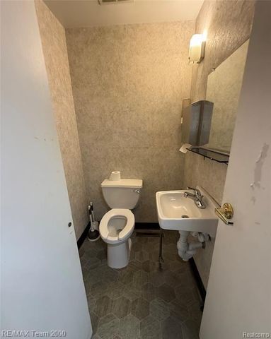 24326 W Warren Street, Dearborn Heights, MI 48127