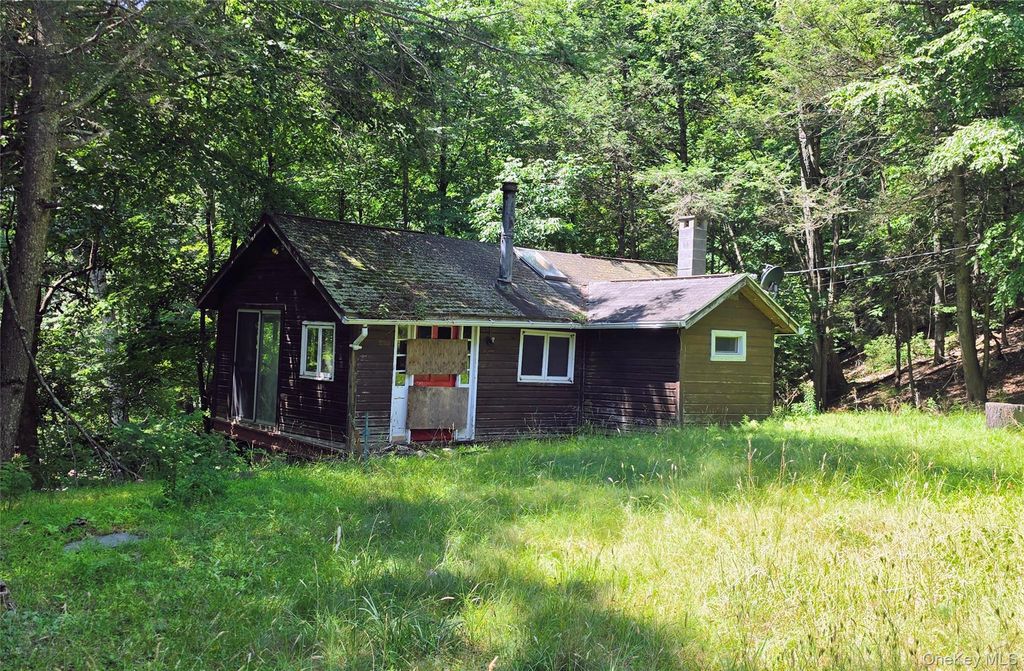 31 Cardinal Trail W, Wurtsboro, NY 12790