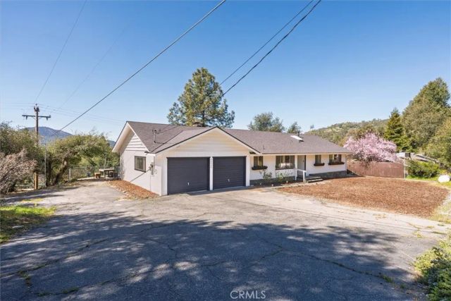 42324 Buckeye Road, Oakhurst, CA 93644