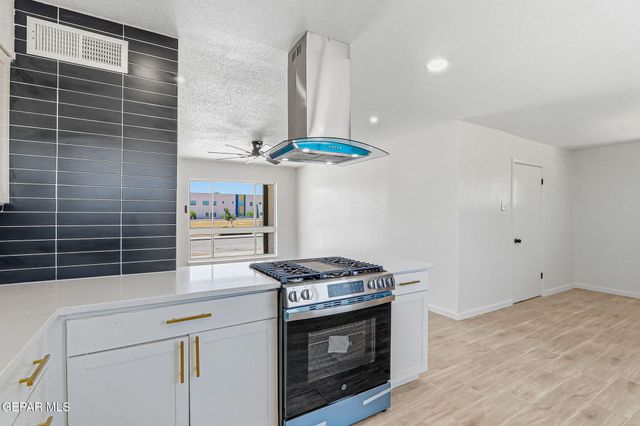 4909 TROPICANA Avenue, El Paso, TX 79924