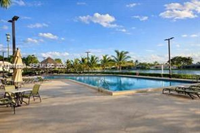 16168 Laurel Dr 201, Weston, FL 33326