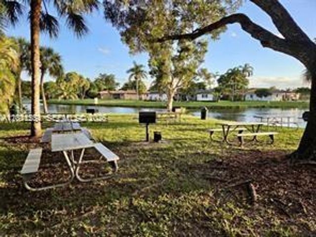 16168 Laurel Dr 201, Weston, FL 33326