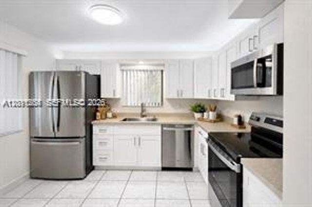 16168 Laurel Dr 201, Weston, FL 33326