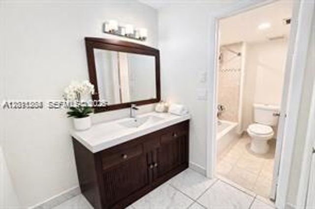 16168 Laurel Dr 201, Weston, FL 33326
