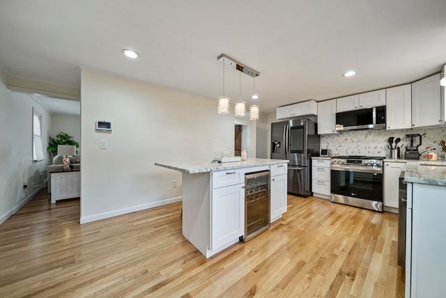 23 Parkhurst Drive, Nashua, NH 03062