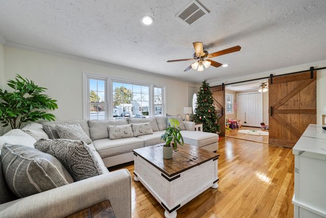 23 Parkhurst Drive, Nashua, NH 03062