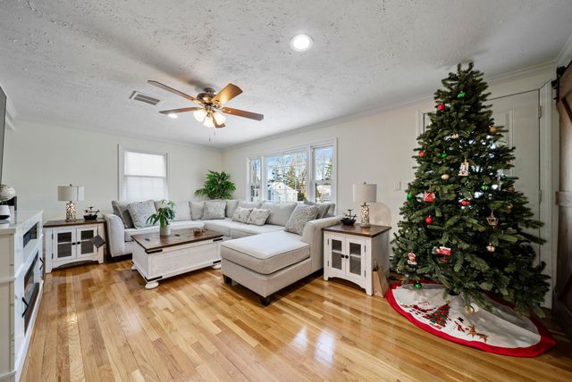 23 Parkhurst Drive, Nashua, NH 03062