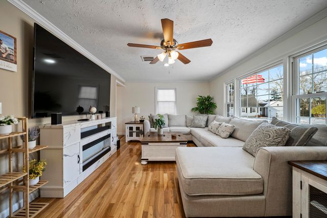 23 Parkhurst Drive, Nashua, NH 03062