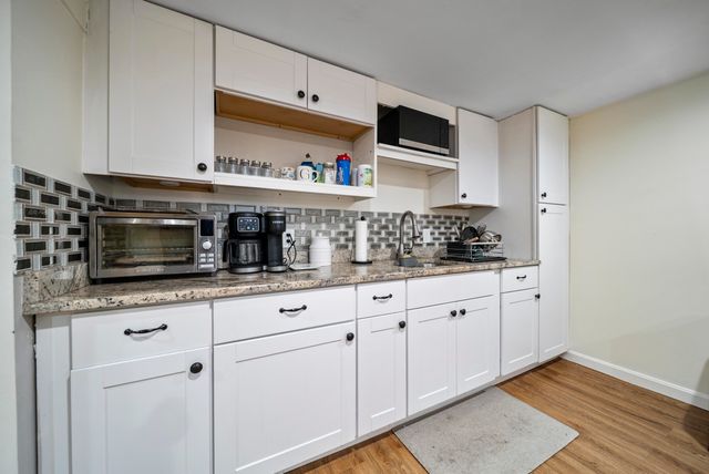 23 Parkhurst Drive, Nashua, NH 03062