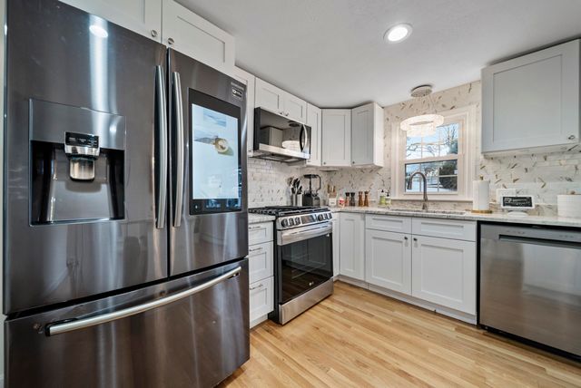 23 Parkhurst Drive, Nashua, NH 03062