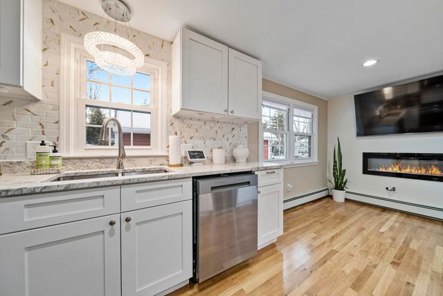 23 Parkhurst Drive, Nashua, NH 03062