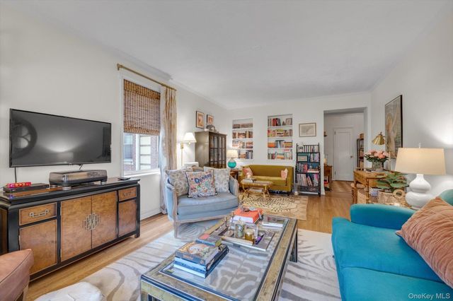 786 Palmer Road 1F, Bronxville, NY 10708