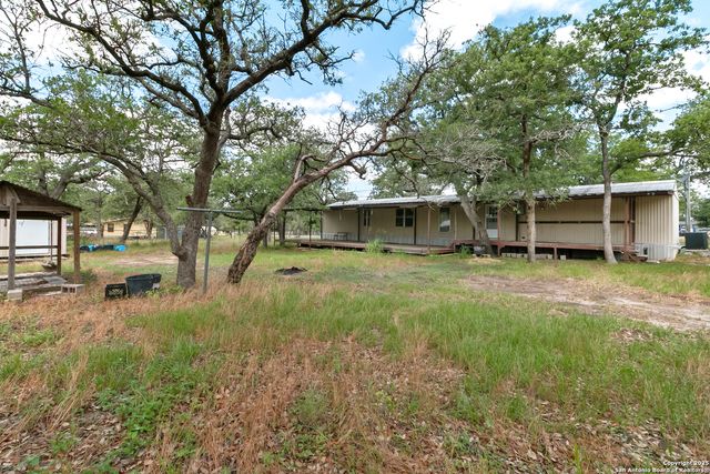 142 Oak Valley, La Vernia, TX 78121