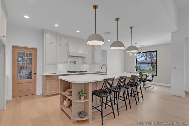 190 E Freeport Street, Broken Arrow, OK 74012