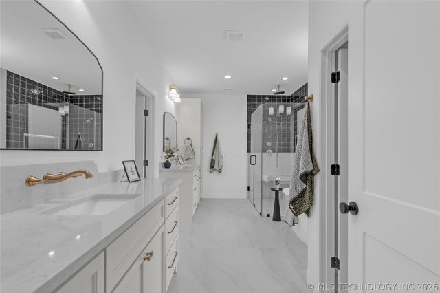 190 E Freeport Street, Broken Arrow, OK 74012