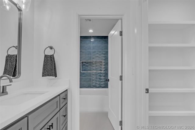 190 E Freeport Street, Broken Arrow, OK 74012