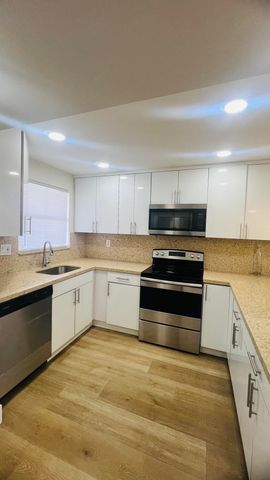 8345 SUNRISE LAKES Boulevard 304, Sunrise, FL 33322