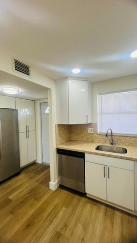8345 SUNRISE LAKES Boulevard 304, Sunrise, FL 33322