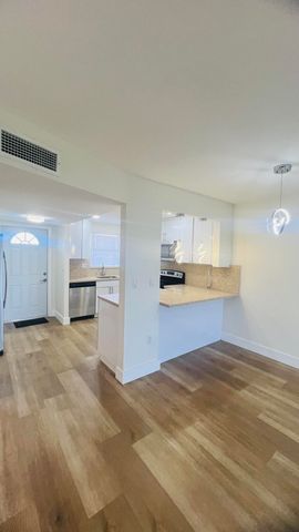 8345 SUNRISE LAKES Boulevard 304, Sunrise, FL 33322