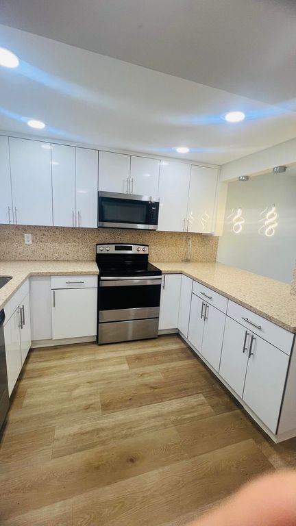 8345 SUNRISE LAKES Boulevard 304, Sunrise, FL 33322