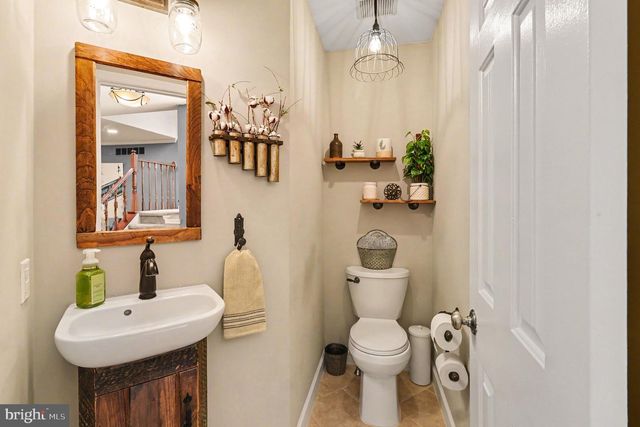 16 VILLAGE DR, Schwenksville, PA 19473