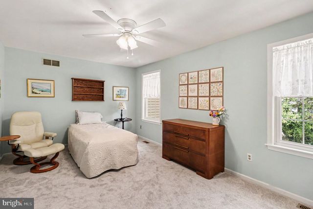 16 VILLAGE DR, Schwenksville, PA 19473