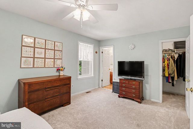 16 VILLAGE DR, Schwenksville, PA 19473