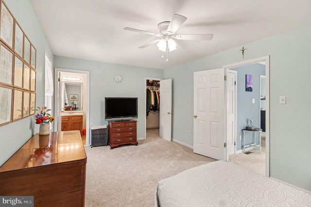 16 VILLAGE DR, Schwenksville, PA 19473