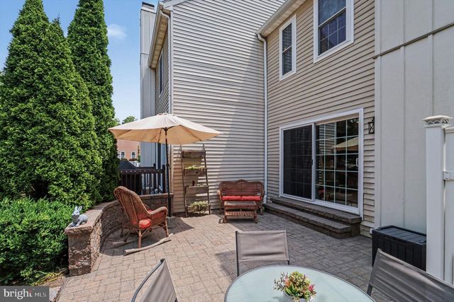 16 VILLAGE DR, Schwenksville, PA 19473