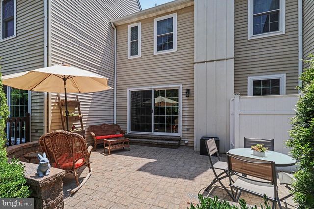 16 VILLAGE DR, Schwenksville, PA 19473