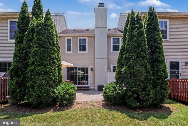 16 VILLAGE DR, Schwenksville, PA 19473