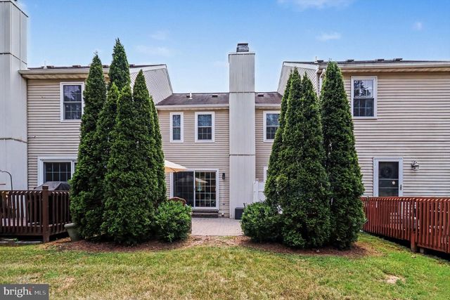 16 VILLAGE DR, Schwenksville, PA 19473