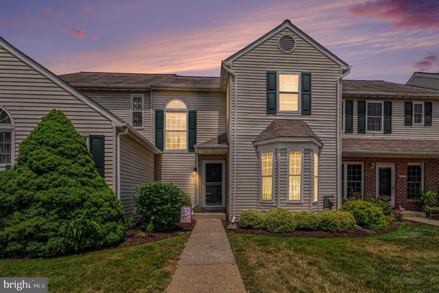 16 VILLAGE DR, Schwenksville, PA 19473