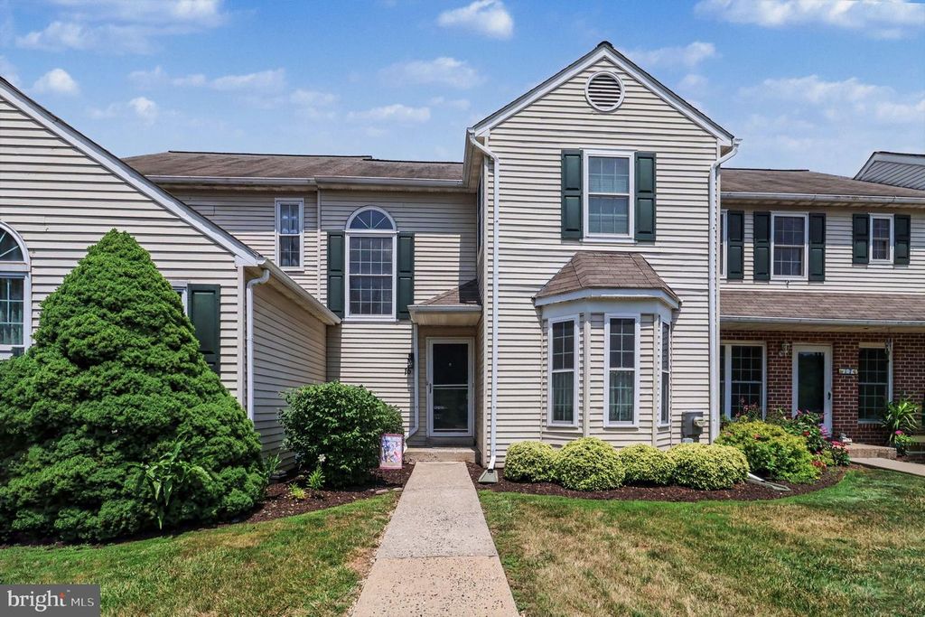 16 VILLAGE DR, Schwenksville, PA 19473