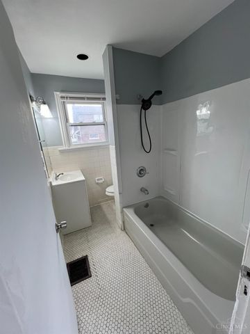 451 Lloyd Place, Cincinnati, OH 45219