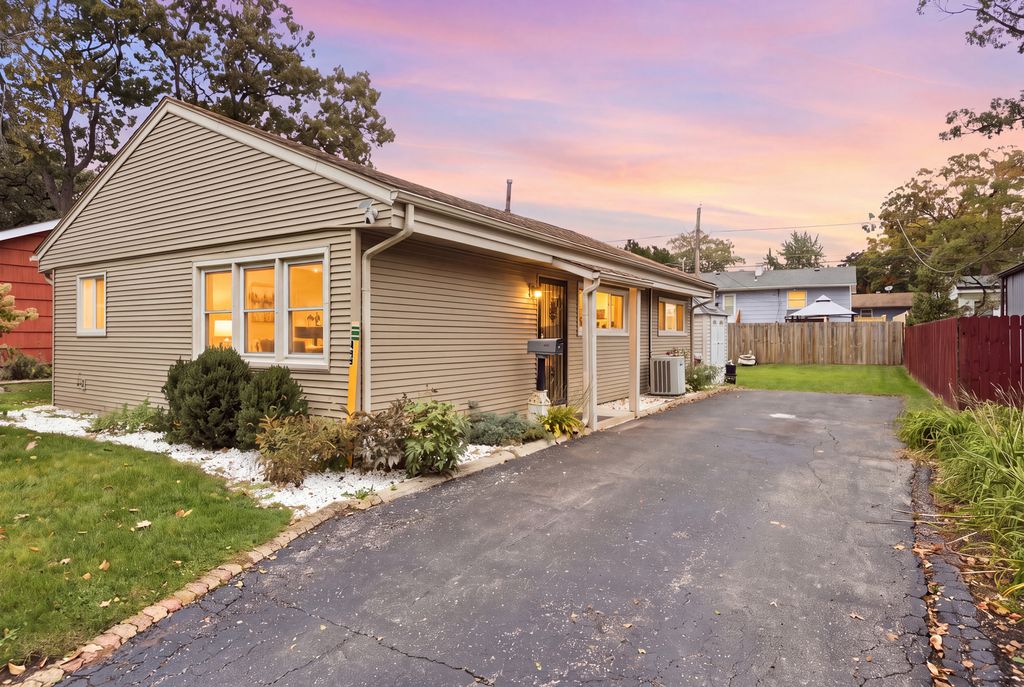 448 N Lake Shore Drive, Mundelein, IL 60060 — exterior